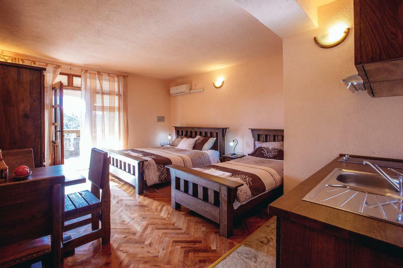 Apartmani I Sobe Dinko Starigrad Paklenica Exterior foto